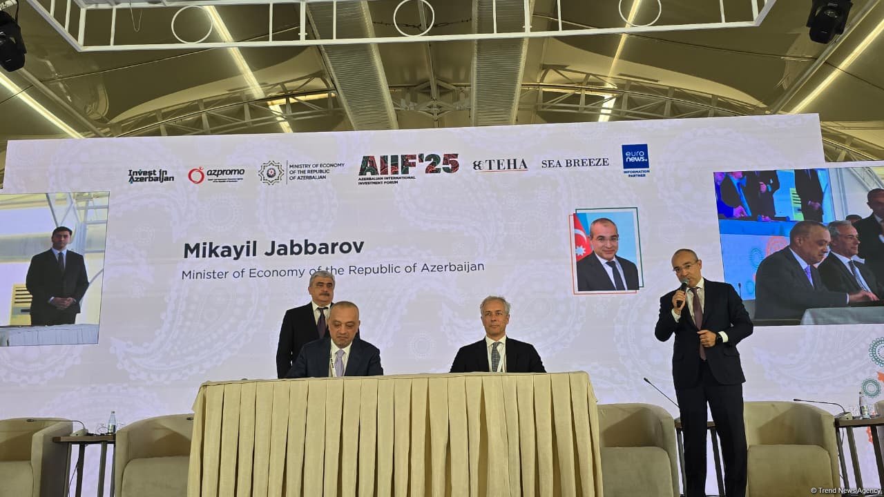 Azərbaycanla BƏƏ arasında bir sıra mühüm sənədlər imzalanıb (FOTO)
