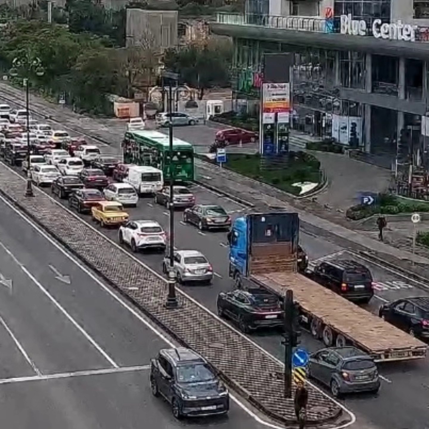 Sürücülərin NƏZƏRİNƏ: Paytaxtın bir sıra yollarında tıxac var - SİYAHI (FOTO)