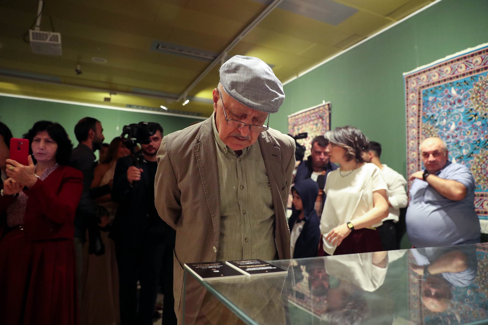 Nəsimi festivalı çərçivəsində “Zamansız və məkansız” sərgisi təqdim edilib (FOTO)