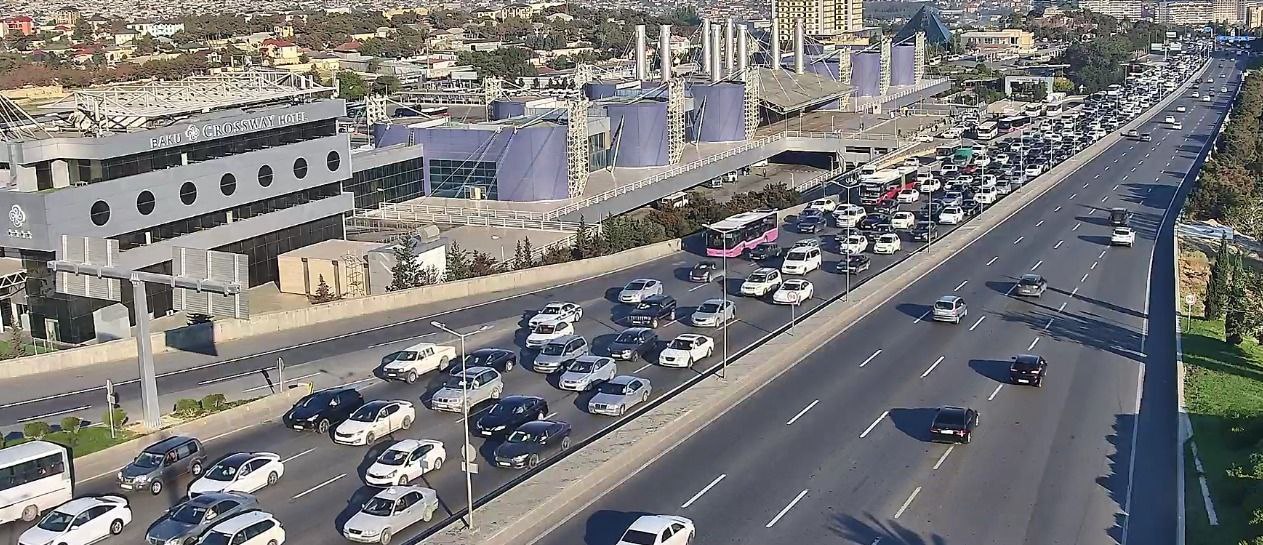 Sürücülərin NƏZƏRİNƏ: Paytaxtın bir sıra yollarında tıxac var - SİYAHI (FOTO)