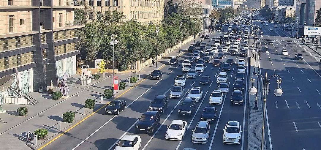 Sürücülərin NƏZƏRİNƏ: Paytaxtın bir sıra yollarında tıxac var - SİYAHI (FOTO)