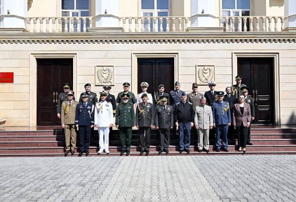 Xarici ölkələrin hərbi attaşeləri Heydər Əliyev adına Hərbi İnstitutda olublar (FOTO)