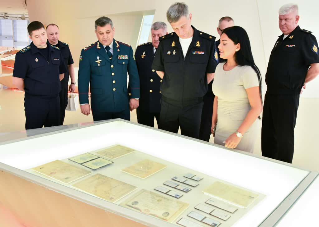 Rusiya Federasiyasının “Rəsul Həmzətov” sərhəd gözətçi gəmisi Bakı limanına səfərə gəlib (FOTO)