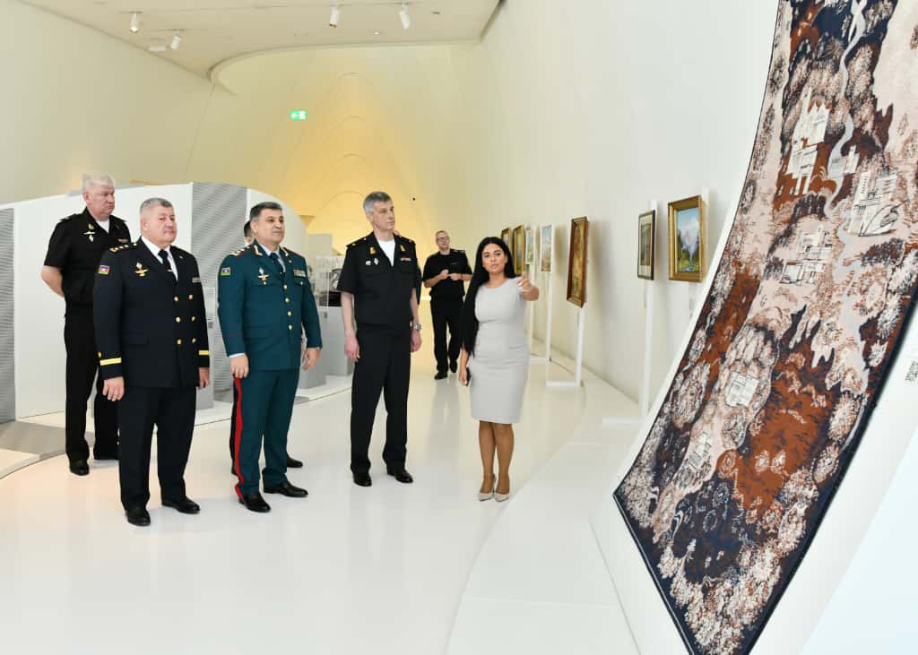 Rusiya Federasiyasının “Rəsul Həmzətov” sərhəd gözətçi gəmisi Bakı limanına səfərə gəlib (FOTO)
