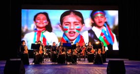 Azərbaycanın peşəkar milli musiqisinin banisi Krivoy Roqda anılıb (FOTO)