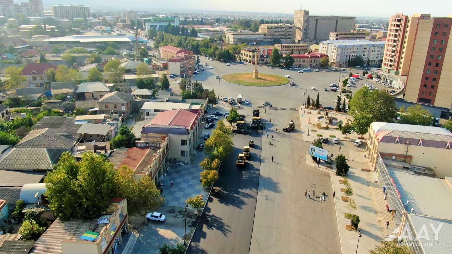 Gəncə şəhərinin daxili yollarının əsaslı təmiri işləri yekunlaşmaq üzrədir (FOTO/VİDEO)
