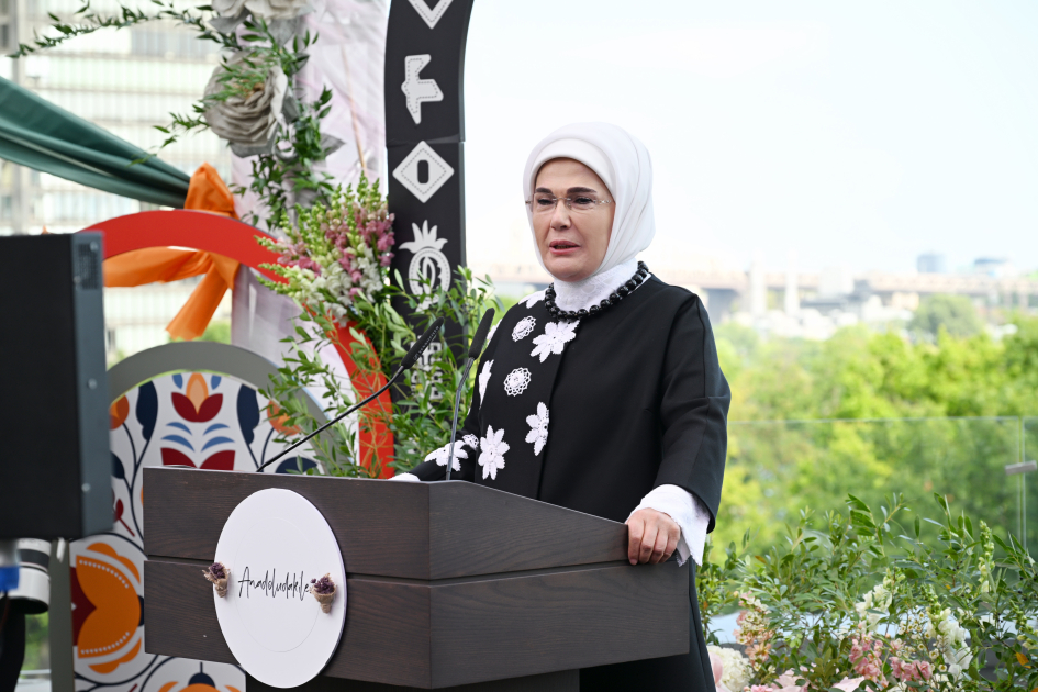 IDEA-nın təsisçisi və rəhbəri Leyla Əliyeva və Arzu Əliyeva Nyu-Yorkda “Anadolunun qapıları arxasındakı xəzinələr” adlı sərgidə iştirak ediblər (FOTO)