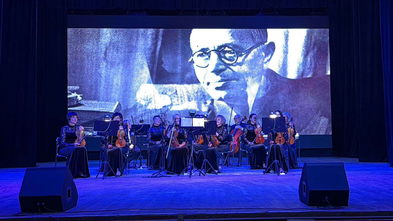 Azərbaycanın peşəkar milli musiqisinin banisi Krivoy Roqda anılıb (FOTO)