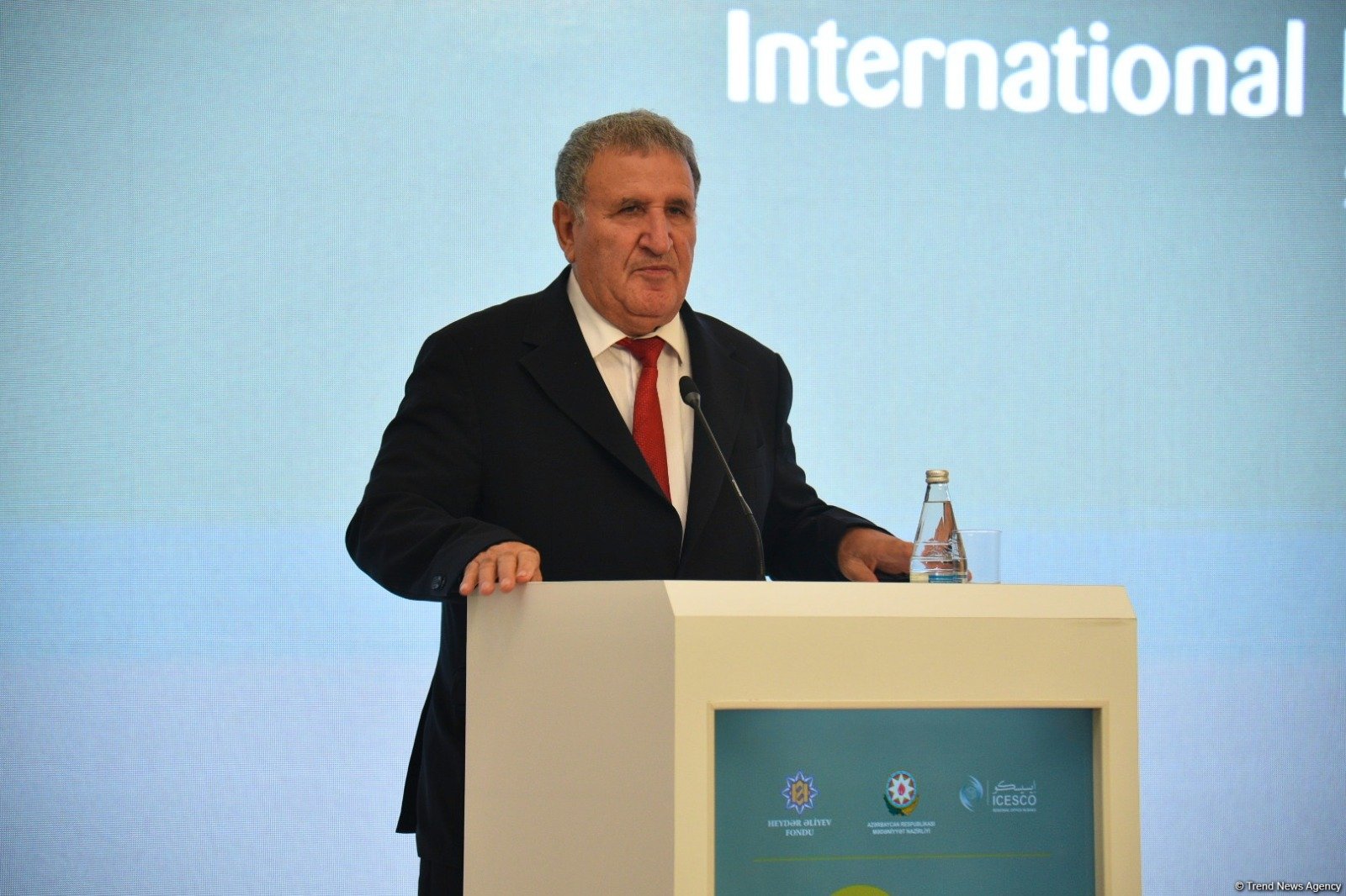 Heydər Əliyev Mərkəzində 3-cü Nəsimi - şeir, mənəviyyat və incəsənət festivalının təntənəli açılışı olub (FOTO)