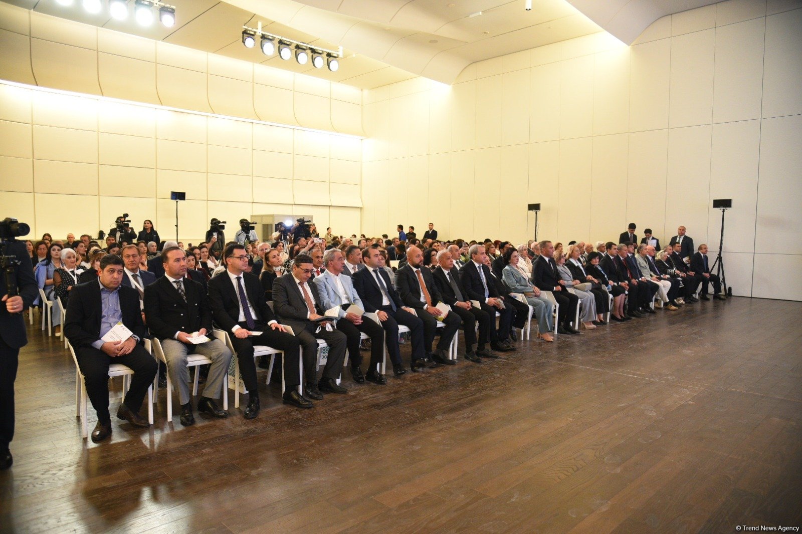 Heydər Əliyev Mərkəzində 3-cü Nəsimi - şeir, mənəviyyat və incəsənət festivalının təntənəli açılışı olub (FOTO)