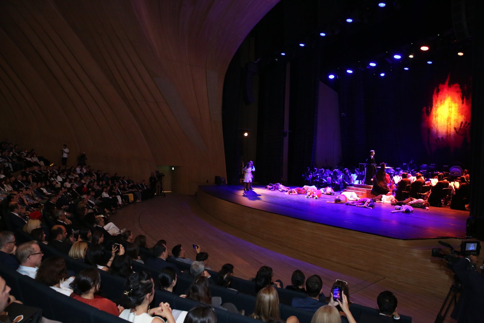 Nəsimi festivalında “İblis” yeni təqdimatda nümayiş olunub (FOTO/VİDEO)
