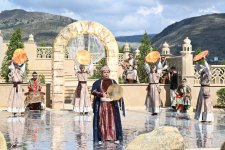 Nəsimi festivalı şairin doğma diyarı Şamaxıda davam edir (FOTO)