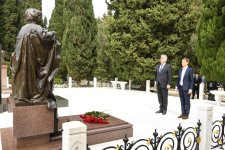 Serbiya Milli Assambleyasının sədri Fəxri xiyabanı və Şəhidlər xiyabanını ziyarət edib (FOTO)
