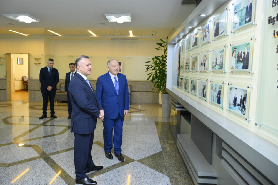 Azərbaycan səhiyyəsində yeni dövr: Milli Onkologiya Mərkəzində robotik cərrahiyyə əməliyyatları keçirilir (FOTO)