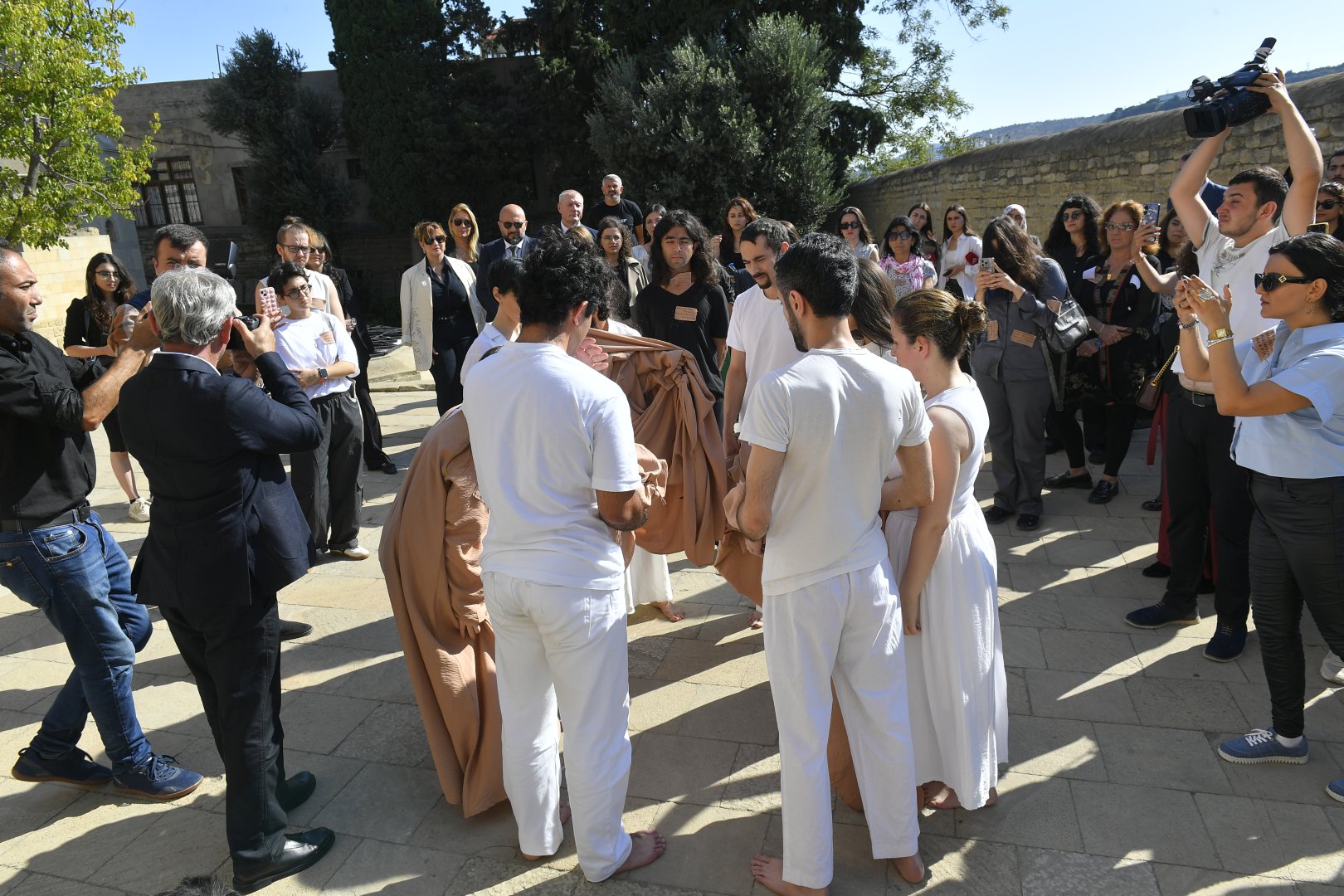 "Nəsimi" festivalı çərçivəsində İçəri Şəhərdə bir sıra maraqlı performanslar nümayiş olunub (FOTO)