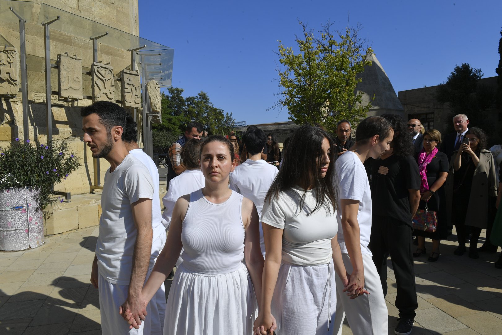 "Nəsimi" festivalı çərçivəsində İçəri Şəhərdə bir sıra maraqlı performanslar nümayiş olunub (FOTO)