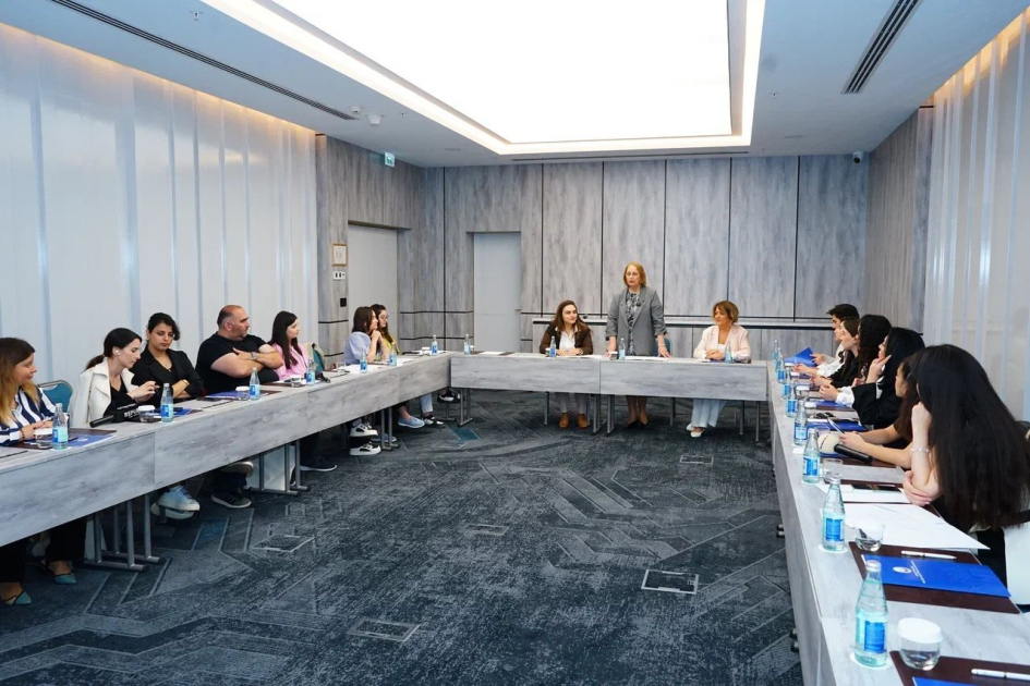 “Gender bərabərliyi və gender əsaslı ayrı-seçkilik” mövzusunda təlim keçirilib (FOTO)