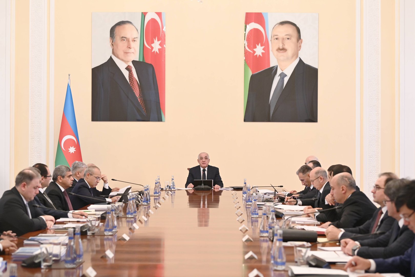 Gələn ilin dövlət büdcəsi və sosial-iqtisadi inkişaf proqnozları müzakirə olunub (FOTO)