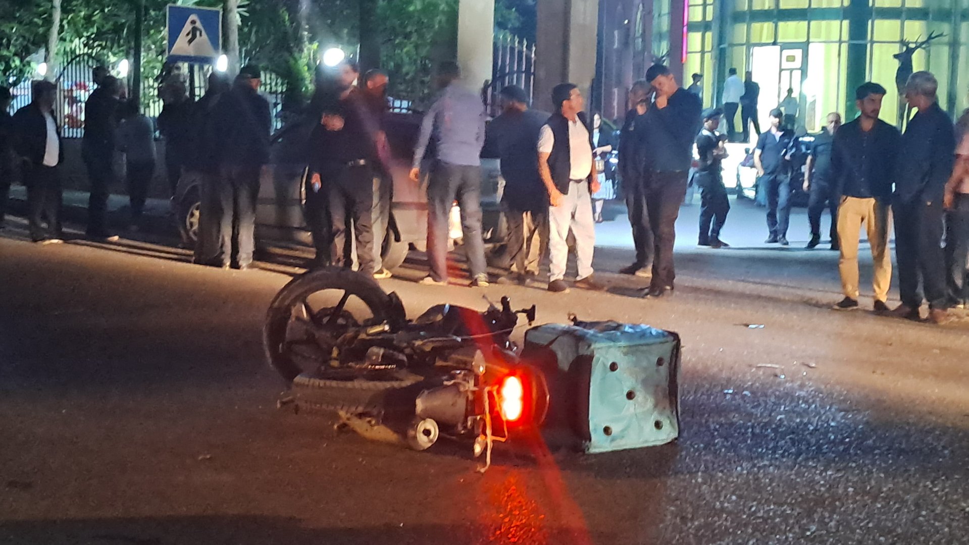 Bərdədə yol qəzasında kuryer xəsarət alıb (FOTO) (YENİLƏNİB)