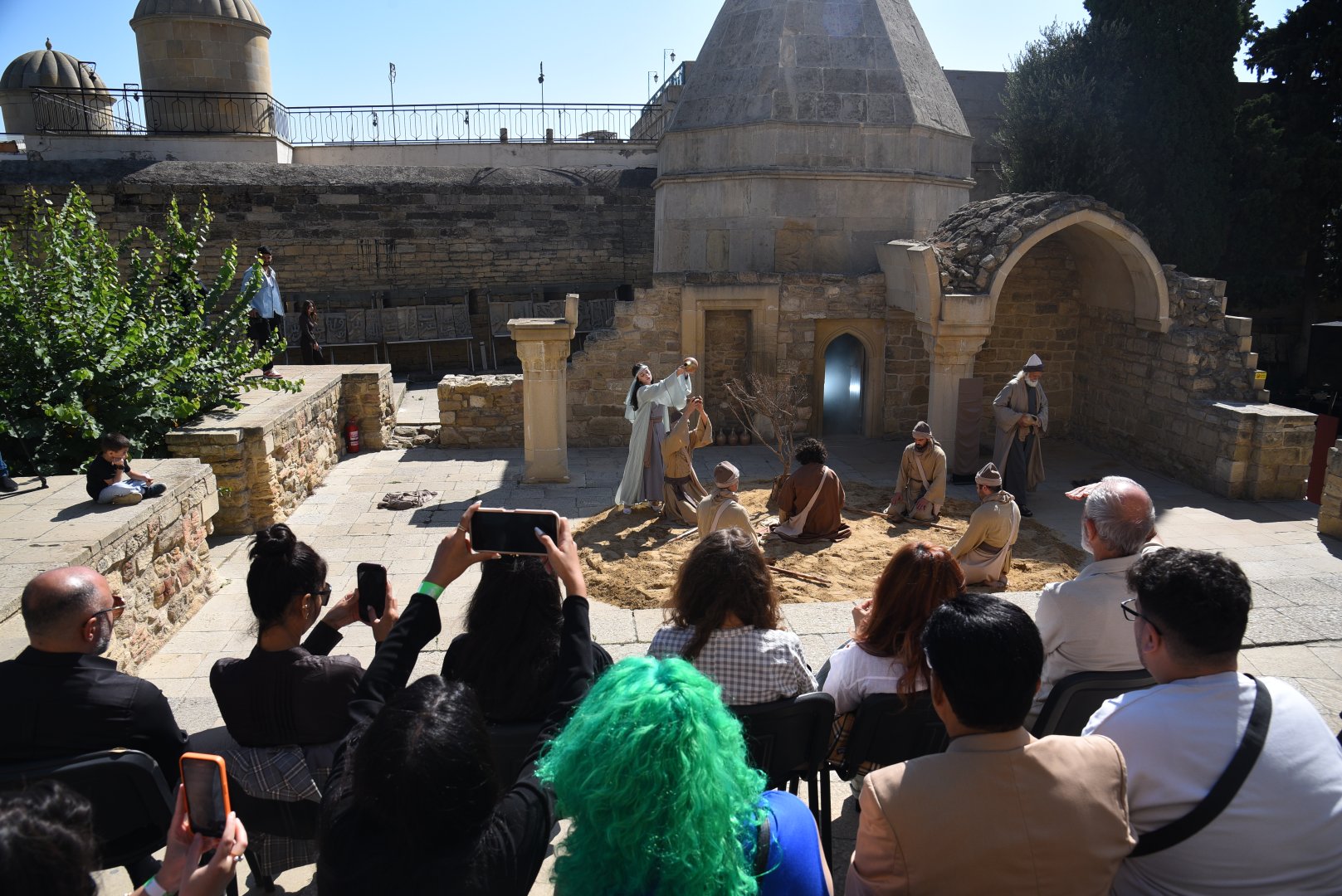 "Nəsimi" festivalı çərçivəsində İçəri Şəhərdə bir sıra maraqlı performanslar nümayiş olunub (FOTO)