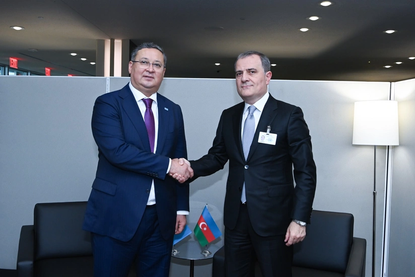 Ceyhun Bayramov qazaxıstanlı həmkarı ilə görüşüb (FOTO)