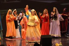 Kanadada “O olmasın, bu olsun” operettası səhnələşdirilib (FOTO)