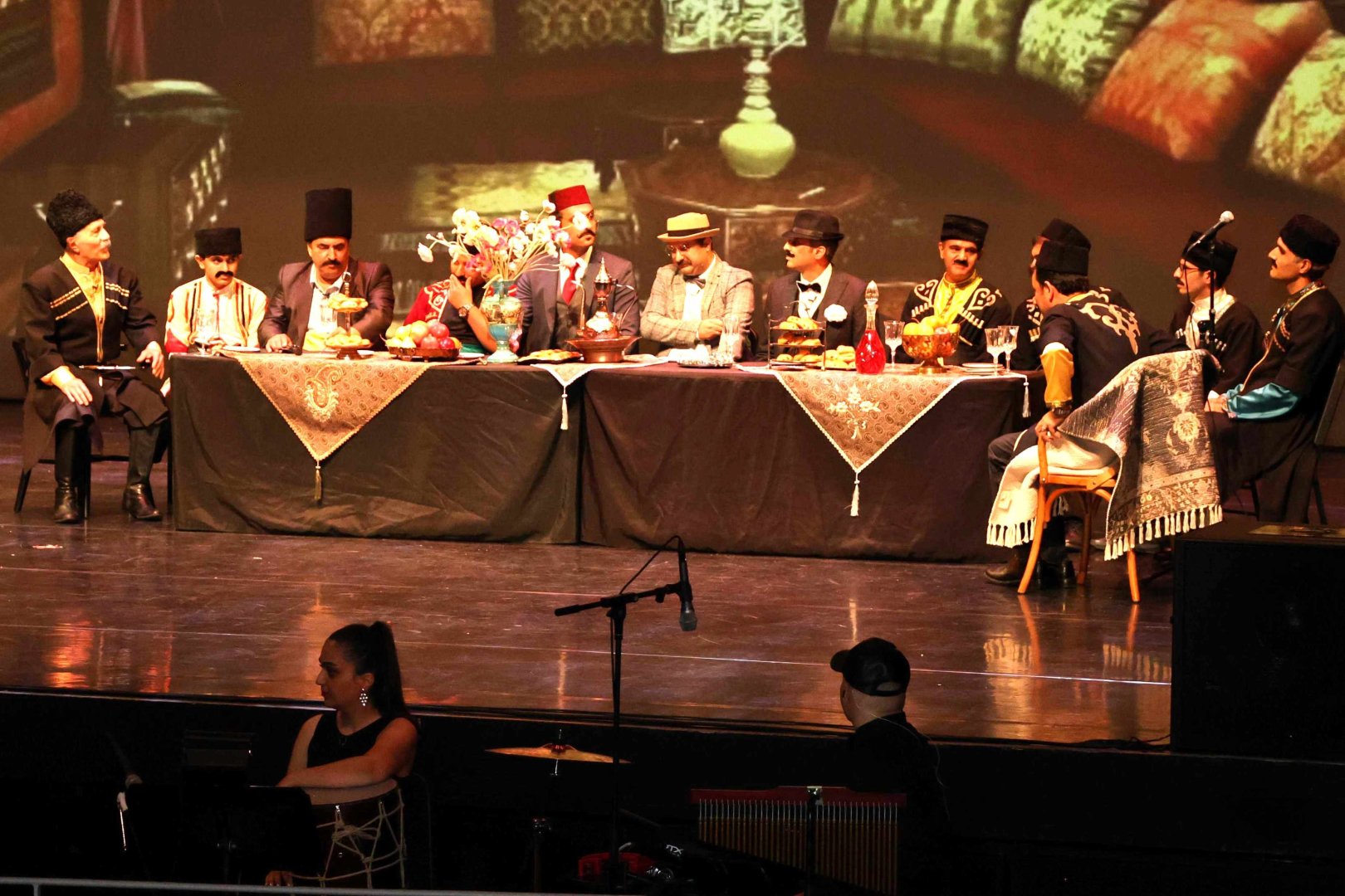 Kanadada “O olmasın, bu olsun” operettası səhnələşdirilib (FOTO)