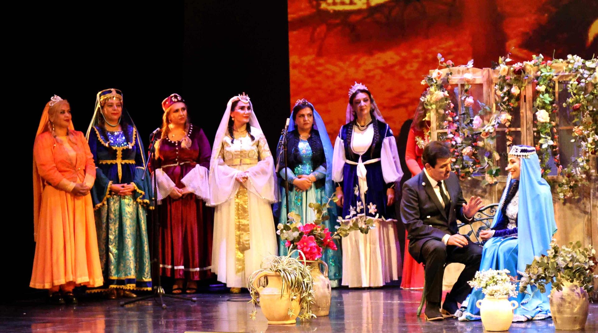 Kanadada “O olmasın, bu olsun” operettası səhnələşdirilib (FOTO)