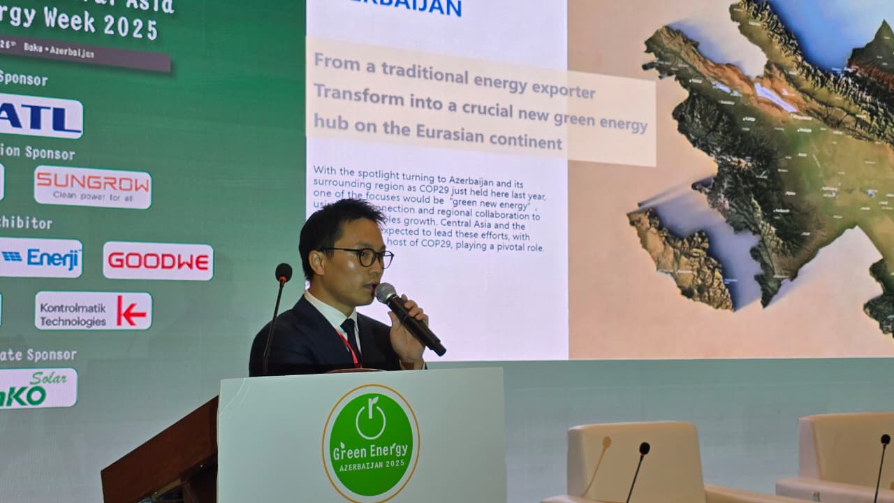 Azərbaycanda günəş enerjisi layihələrində robotlaşdırılmış təmizləmə sistemlərimizi təqdim edə bilərik - Çin şirkəti