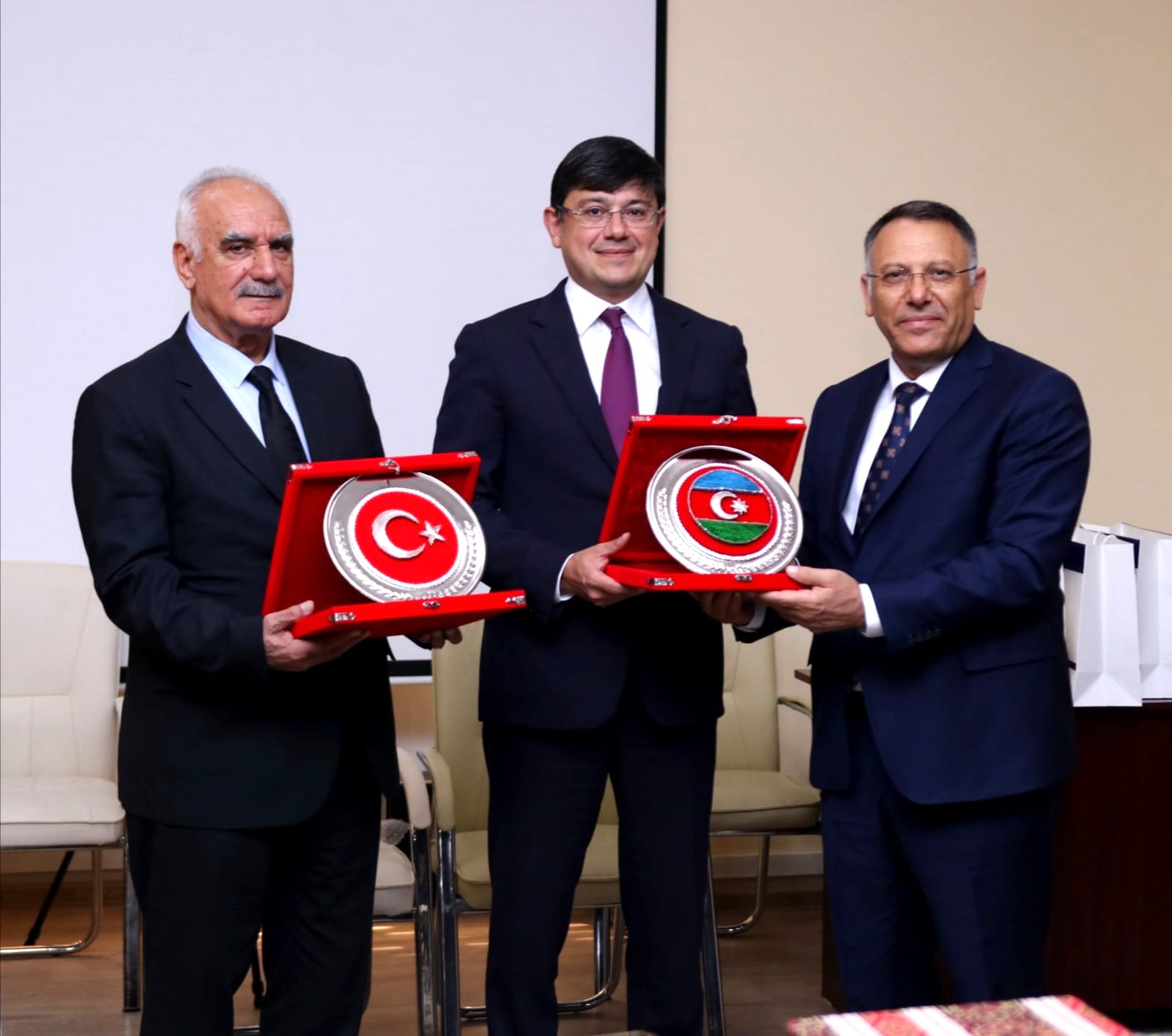 Türkiyənin nüfuzlu universitetlərinin rektorları Diaspor Komitəsində olub (FOTO)