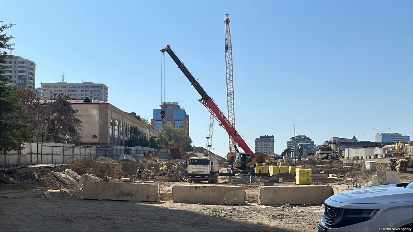 Metronun “B-04” stansiyasının tikintisində növbəti mərhələ – Havalandırma və soyutma sistemləri quraşdırılır