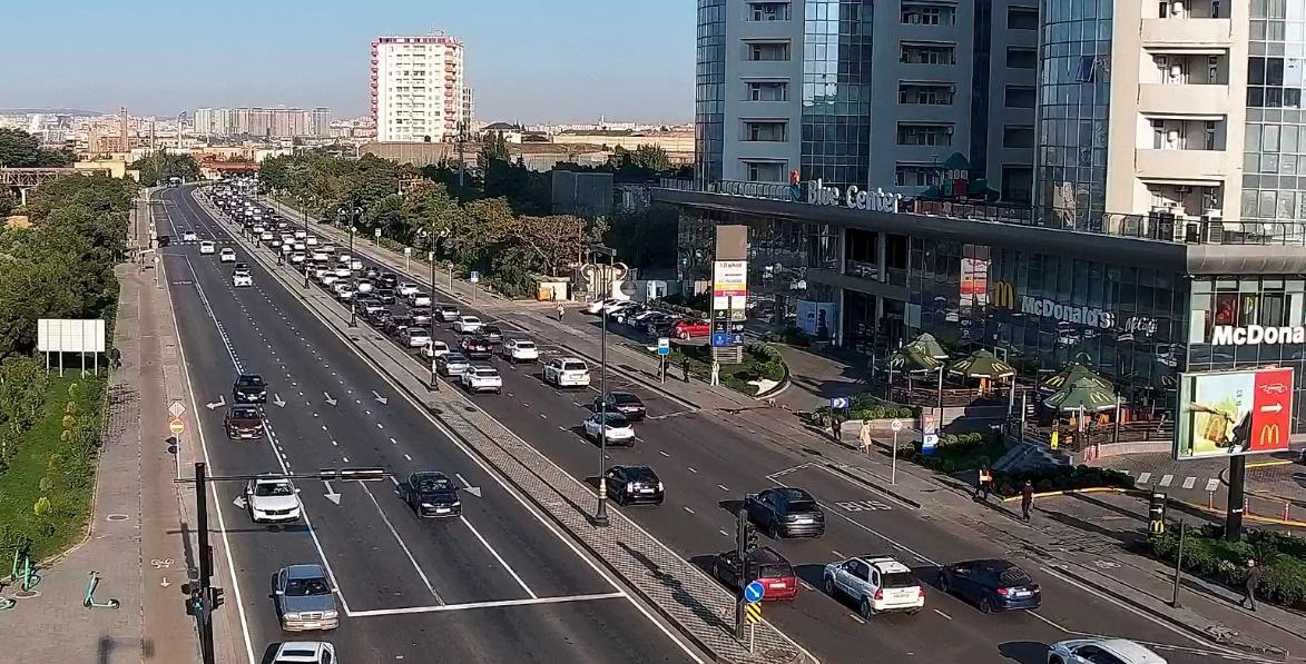 Sürücülərin NƏZƏRİNƏ: Bakıda bu yollarda sıxlıq var - SİYAHI (FOTO)