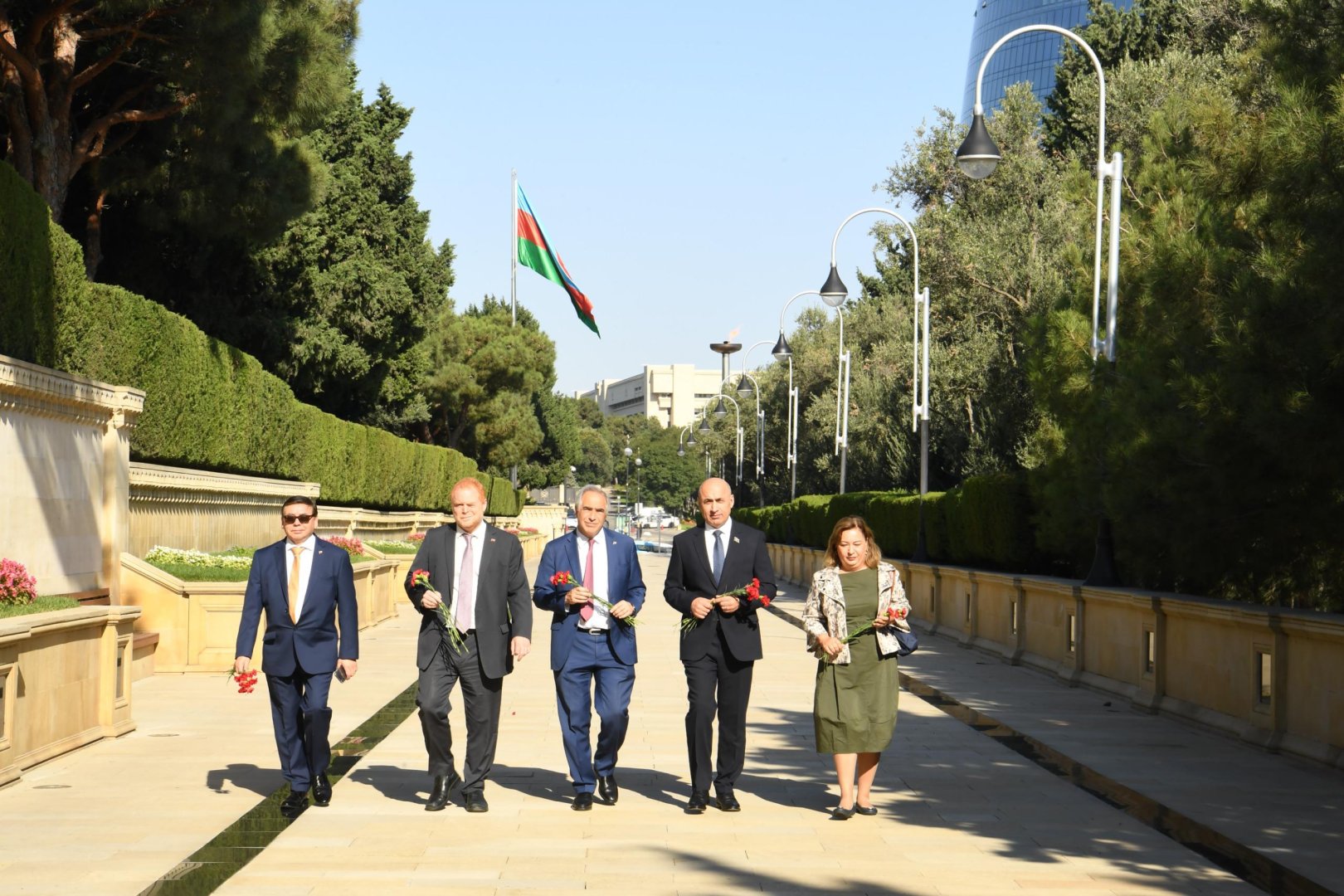 Çilili parlamentarilər Ulu Öndərin məzarını və Şəhidlər xiyabanını ziyarət ediblər (FOTO)