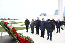 Dövlət və hökumət rəsmiləri Zəfər parkını ziyarət ediblər (FOTO/VİDEO)