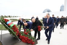 Dövlət və hökumət rəsmiləri Zəfər parkını ziyarət ediblər (FOTO/VİDEO)