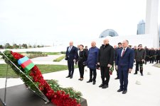 Dövlət və hökumət rəsmiləri Zəfər parkını ziyarət ediblər (FOTO/VİDEO)