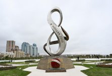 Dövlət və hökumət rəsmiləri Zəfər parkını ziyarət ediblər (FOTO/VİDEO)