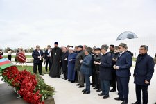 Dövlət və hökumət rəsmiləri Zəfər parkını ziyarət ediblər (FOTO/VİDEO)