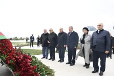 Dövlət və hökumət rəsmiləri Zəfər parkını ziyarət ediblər (FOTO/VİDEO)