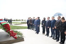 Dövlət və hökumət rəsmiləri Zəfər parkını ziyarət ediblər (FOTO/VİDEO)