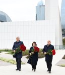 Dövlət və hökumət rəsmiləri Zəfər parkını ziyarət ediblər (FOTO/VİDEO)