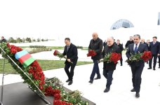 Dövlət və hökumət rəsmiləri Zəfər parkını ziyarət ediblər (FOTO/VİDEO)