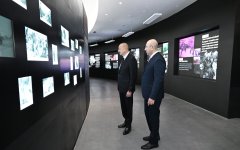 Prezident İlham Əliyev Anım Günü ilə əlaqədar Vətən müharibəsi şəhidlərinin xatirəsini bir dəqiqəlik sükutla yad edib (FOTO)