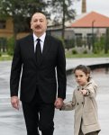 Prezident İlham Əliyev Anım Günü ilə əlaqədar Vətən müharibəsi şəhidlərinin xatirəsini bir dəqiqəlik sükutla yad edib (FOTO)