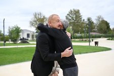 Prezident İlham Əliyev Anım Günü ilə əlaqədar Vətən müharibəsi şəhidlərinin xatirəsini bir dəqiqəlik sükutla yad edib (FOTO)