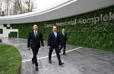 Prezident İlham Əliyev Anım Günü ilə əlaqədar Vətən müharibəsi şəhidlərinin xatirəsini bir dəqiqəlik sükutla yad edib (FOTO)