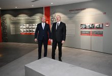 Prezident İlham Əliyev Anım Günü ilə əlaqədar Vətən müharibəsi şəhidlərinin xatirəsini bir dəqiqəlik sükutla yad edib (FOTO)
