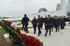 Milli Məclisin kollektivi Zəfər parkını ziyarət edib (FOTO)