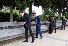 Müdafiə Nazirliyinin kollektivi şəhidlərin xatirəsini yad edib (FOTO)