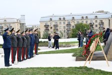 Müdafiə Nazirliyinin kollektivi şəhidlərin xatirəsini yad edib (FOTO)